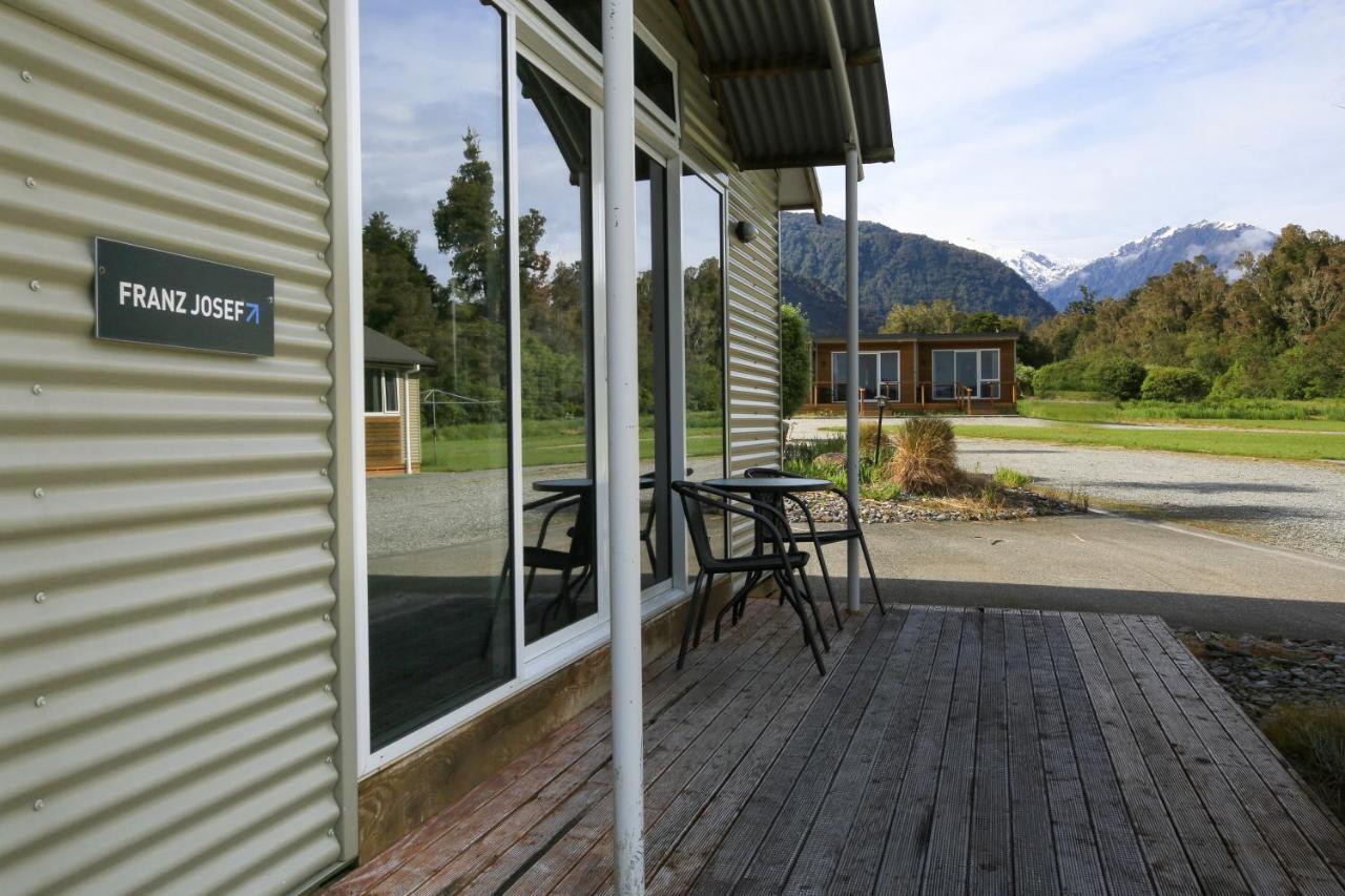 Jag Escape Alpine Retreat Motel